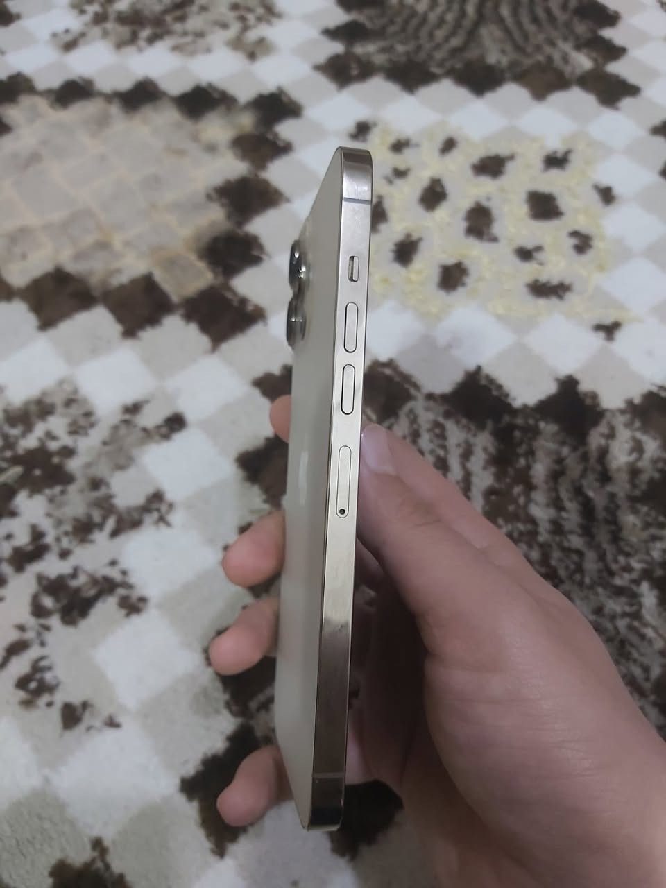 آيفون 13 برو ماكس مستخدم بحالة نظيفة جداً، مع كل تفاصيله الحقيقية ومرفق صور واضحة تبين نظافة الجهاز وسلامة أطرافه وشاشته.
المواصفات الرئيسية:
• الموديل: iPhone 13 Pro Max
• الذاكرة: 256 جيجابايت
• اللون: ذهبي
• الحالة: مستخدم نظيف جداً، كلشي شغال .
• الجهاز وكالة: مامبدل ولامفتوح نهائياً.
• كلشي شغال: Face ID، الكاميرات، السماعات، الشحن، كل الوظائف تعمل بامتياز.
• صحة البطارية: 77٪
السعر 620.000 الف


**إذا كنت صاحب هذا الإعلان وتريد حذفه لأي سبب، رجاءا أرسل رسالة إلى الدعم الفني**