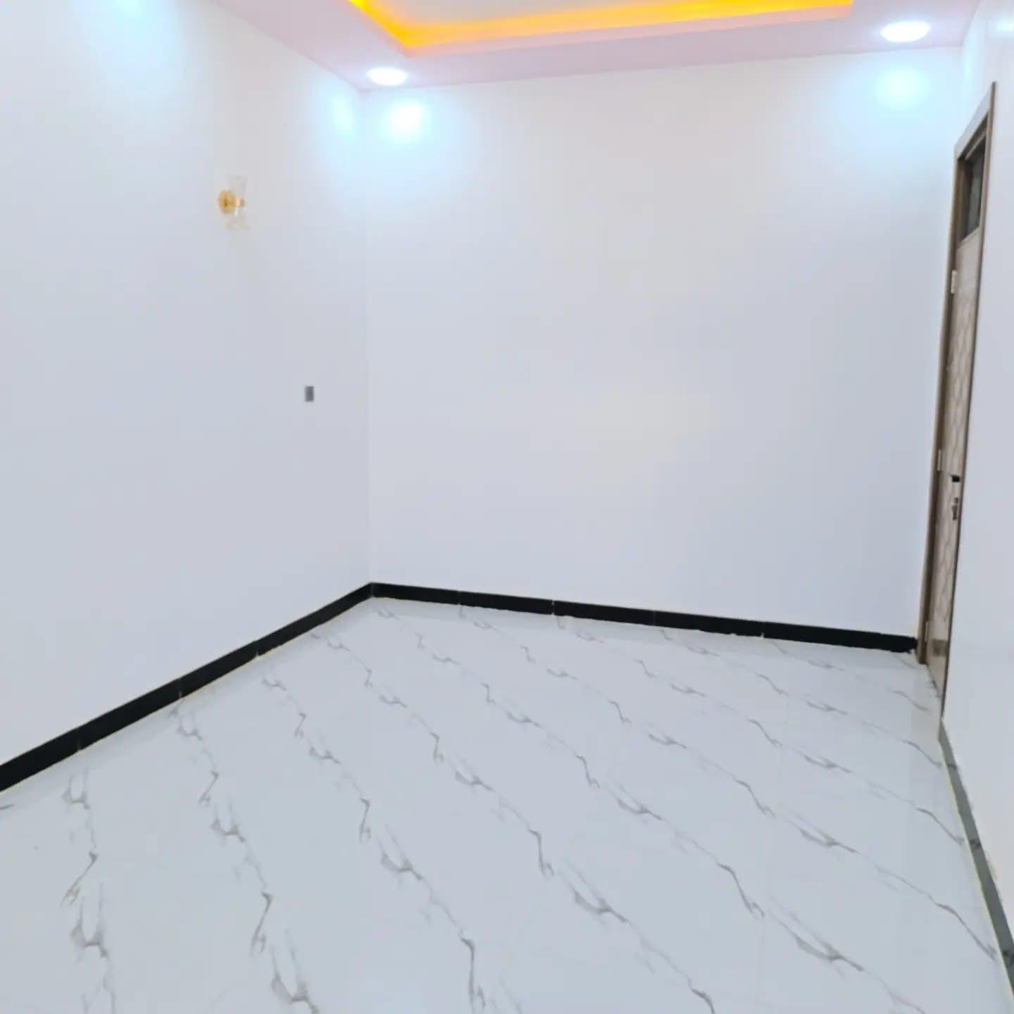 📍 الموقع: النجف – حي ميسان، شارع الزوار
خلف سكلة الكرعاوي

مناسب جدآ فقط 46 مليون وقابل للتفاوض
بيع مستعجل 
📏 المساحة: 100متر للبيع 
🏗️ البناء: طابوق  جمهوري درجه اولئ 
🏠 الأساس والسقف: صب كونكريت مركزي 

مواصفات البيت:
✅ غرفتين نوم 🛏️
✅ أستقبال 
✅ صالة 🛋️
✅ مطبخ 🍽️
✅ صحيات 🚿

الخدمات المتوفرة:
🔹 ماء 💧
🔹 كهرباء ⚡
🔹 شوارع مبلطة 14 متر  🚗
🔹 مدارس قريبة 🏫
🔹أنترنيت ضوئي 
🔹 خط مولده 

📜 طابو زراعي (إقرار محكمة)

📞 للتواصل: ***********
