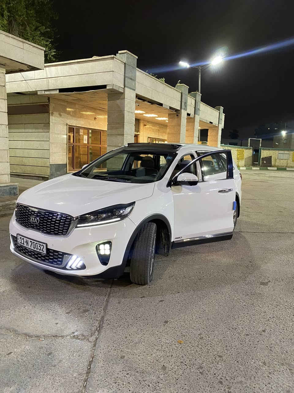 سورنتو 2020 فول مواصفات 1/1
V6 سته سلندر خليجي🇰🇷

بنراما ✅
حساسات✅
AWD دفع رباعي✅

تدفئه تبريد كشنات امامي خلفي✅

كامرات 360 درجه ✅

جنطه كهرباء + حساس صندوق قدم✅

اوتو هولد ✅

هند بريك دكمه✅

وضعيات قياده 5 وضعيات✅

اريل نفكيشن✅

ماشيه 80 الف كيلو✅

مي مري✅

داخل بيجي اسود✅

بردات خلفية ✅

‎7 راكب✅

السياره بيها ضربه بسيطه بل باب موضحه بل صور فقط وتصلحت. 

السعر 260 وبيها مجال مكانها بغداد .

‎***********  واتس اب فقط
