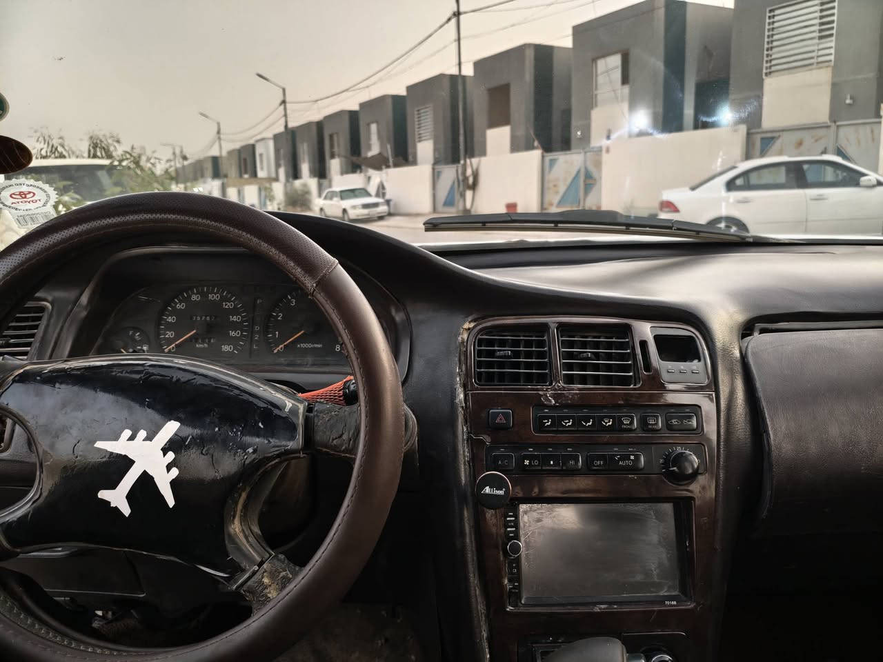 سلام عليكم
كرسته اصولي رقم انكليزي مكانها النجف بأسمي 
تحويل ثاني يوم 
السعر 48 وبي مجال 
‏‪***********‬‏
