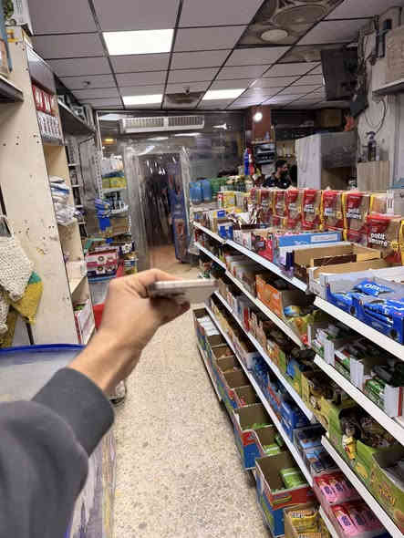 السلام عليكم ورحمة الله
ايفون 16برو ماكس 
للبيع جهاز مبدل ضهر ول عدسه مكسوره وبي نقطه صغيره بشاشه
البطاريه ١٠٠
عدد الدورات١١٥
السعرمليون وبي مجال لشراي 
ماستر الجهاز بعده بضمان شركه
للستفسار ***********
