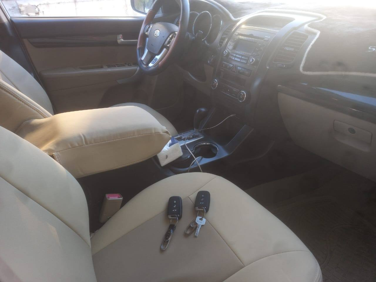 سلام عليكم كيا سورنتو موديل 2012 السيارة وارد خليجي  محرك 2400 دوش كير ومحرك مكفول خام عل ابلاد رقم
السيارة سليمانية 
مواصفات ...
بصمة السيارة وياها 2 بصمات 
مرايات شفط  تحكم استيرن ..
تبريد تدفئة 3 قطع 
كامرة خلفية 
السيارة 7 راكب 
دوشمة جديدة 
تايرات جدد حجم الويل 18 
السيارة بيها بارد عل كد أشبر 
وبيها حار هم أشبر كما موضح بالسونار 
السعر 165$ ورقة وبيها مجال 
رقم الهاتف ***********
