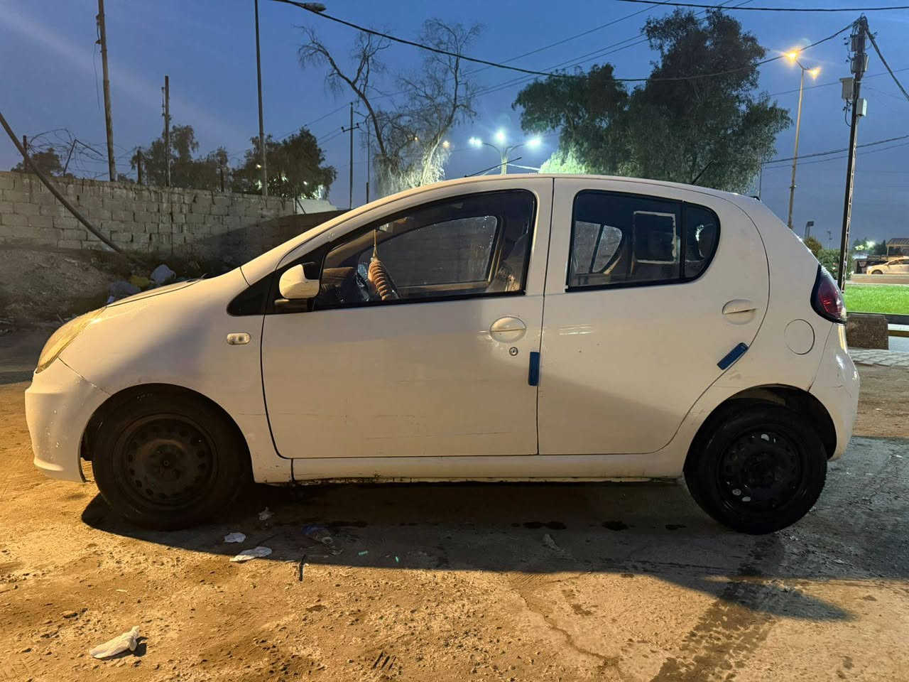 باندا للبيع ٢٠١٣ رقم انكليزي بغداد مثل مموضح بصوره بيه طخطخات بسيطه وشخوط ادامه جديده للمحرك صدر جديد باتري جديد رايده ٤٧ وبهيه مجال بسيط حك جيه
*********** واتساب
