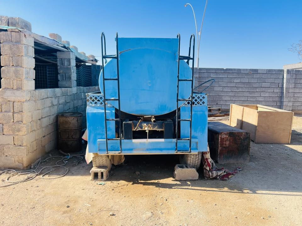 مقطوره جديده زيرو ما مستخدم تواير تخم جديد ٢٢.٥ حديد مغلون ابيضّ ٥ملم صينيه كبس مقوطره جديده ما مستخدمه سعه ٣٠ برميل  شاصي بلادي 
لاستفسار ***********
