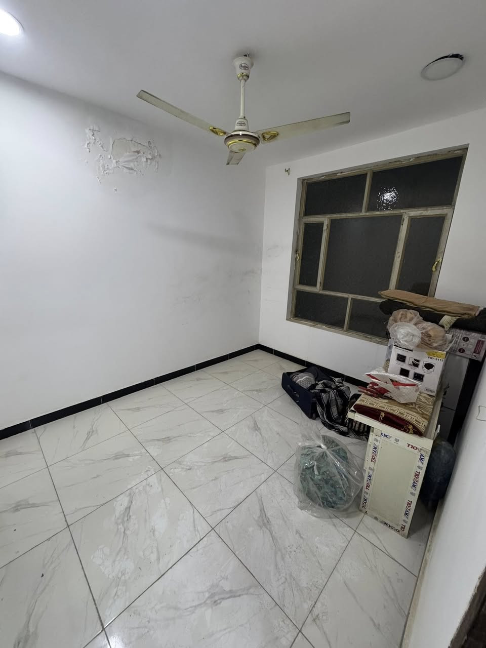 مشتمل للبيع 50 م واجهه 5 في 10
يحتوي على غرف نوم عدد 2 + صالة 

ومطبخ وخدمات ومناور📍حي الجهاد الامن الوطني مجاور ديوان الأصيل 

السعر جدا جدا مناسب 

 الاستفسار ***********
