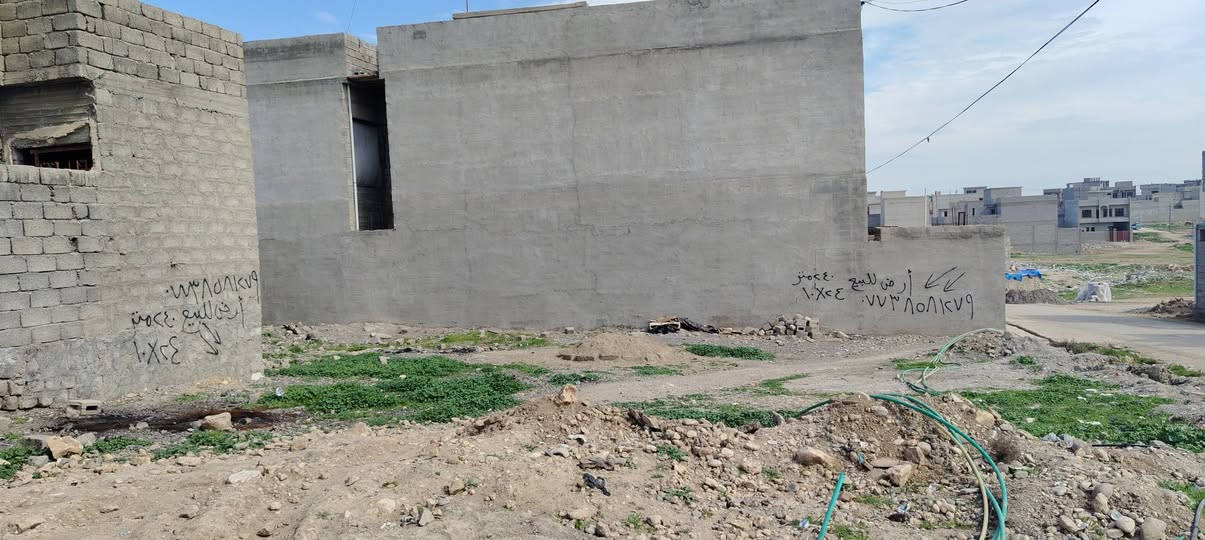 🔴🔴  ارض للبيع  📜
موقع مميز ☀☀ على الشارع 
فرع اسواق ابو علي قرب مدرسة غصن الزيتون 🌿
بالقرب من مجمع الأعضمية، الأرض تكي على البيت طابقين 
✅المساحة 240متر  شروق على الشارع 
✅الواجهة 10متر
✅العمق 24متر 
وصل بلدية أوراقها اصولية ونضامية 
سعر المتر 140 وبيها مجال
للأستفسار الأتصال ع الرقم 
***********
