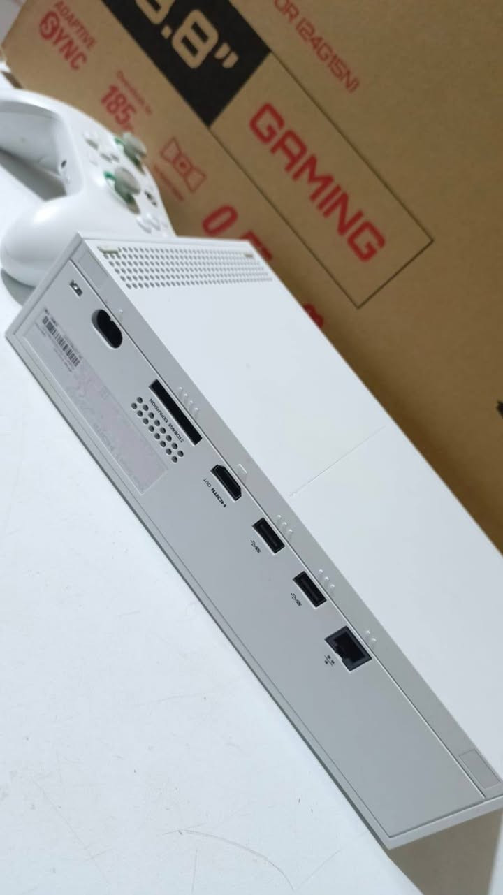 اكس بوكس سيريس اس بحالة جداً نظيفة مثل ما مبين بلصوࢪ وما مفتوح أبد
الهاتف ***********
الجهاز شغال تمام وما بي أي مشكلة استخدام خفيف

مناسب للي يريد يلعب أحدث الألعاب بدون تقطيع

مساحة 512GB 

وياة هاࢪد 1 تيرا ssd

يد تحكم أصلية 

شاشة AOC Gaming قيمنك بحالة ممتازة

حجم الشاشة 23.8 إنج

الموديل 24G16N من سلسلة G16

المواصفات:

معدل تحديث يصل إلى 185Hz مناسب جداً للألعاب

سرعة استجابة 0.5ms

تدعم تقنية Adaptive Sync

جودة صورة ممتازة ومناسبة للـGaming والاستخدام اليومي

الشاشة نظيفة 100٪ 

اࢪاوس بلابتوب گيمنك نضيف وثق ب ﷲ لو ما الدراسة والدورة ما افرط بهيج اجهزة ونضافة
