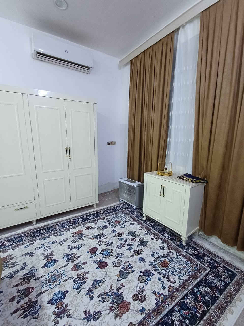 سلام عليكم غرفه البيع هستوني مسكمهه سعر 2400 العنوان الديوانيه طريق دغاره مجمع الكرار ***********
