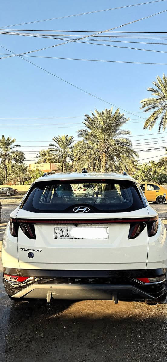 السلام عليكم توسان خليجي موديل 2023 رقم بغداد انگليزي بأسمي سنويه ل28 هزه جديده كفاله عامه فقط رصعه بلجاملغ الخلفي عكس السايق كل التفاصيل مذكوره مع السونار... مكان السياره بابل السعر 212 بيه مجال ***********
مواصفات السياره..... 
 كيجات الكترونيه شاشه كراسي كهرباء
3 وضعيات قياده/سبورت/ ايكو/نورمال
سايد بريك دكمه
حساسات امامي/خلفي
اشاير بلمري
شاشه كار بلي
كامره خلفيه تحكم
تشغيل عن بعد
بصمه تشغيل
بصمه ابواب
دخول ذكي
بصمه عدد 2
مثبت سرعه
جرس تنبيه سرعه 120
اوامر صوتيه
اوتو هولد
شحن لاسلكي
4 منافذ  USB
فول تحكم ستيرن
مري شفط
ستائر ابواب خلفيه
لد نهاري/ليلي
لايت زنون
نضام تزحلق
نضام نزول منحدرات
تبريد امامي/خلفي2
