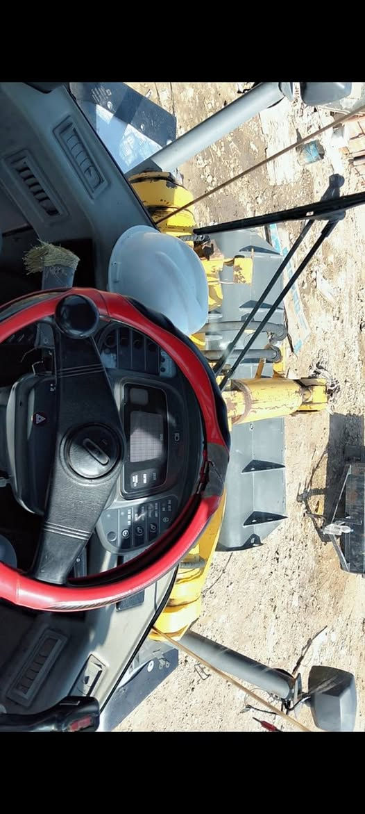 شفل كوماتسو 270 دفع رفع فول مكينة جاهزة للعمل قمارة دور تدفئه تبريد ليبر واحد. رقم بغداد مشروع وطني تحويل ثاني يوم المكان بغداد الزعفرانيه السعر190///***********
