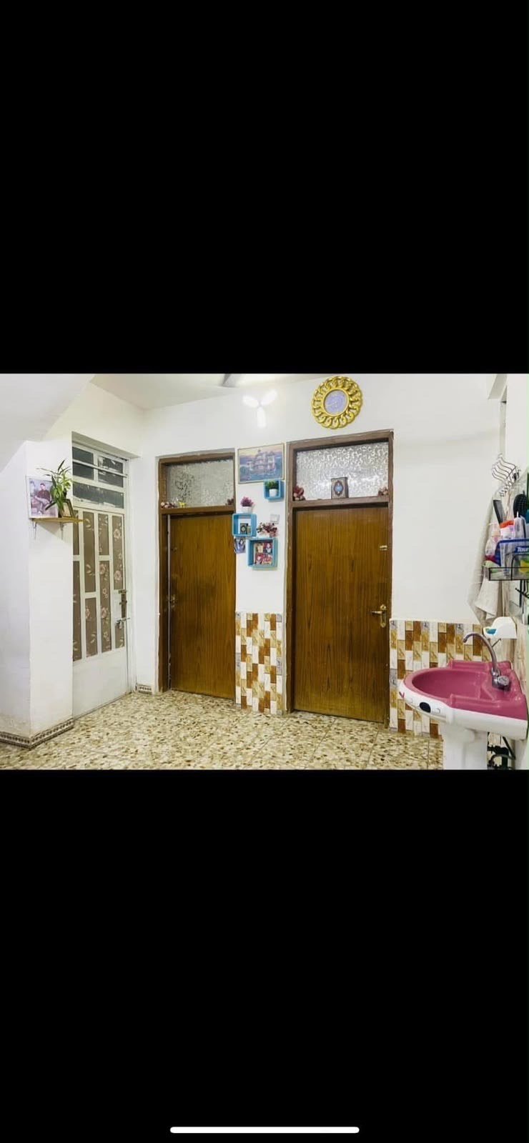 🏡 بيت للبيع - الدورة / حي الصحة

* المساحة: 192 م²

* واقع حال السند: 150 م²

* طابق ونصف

* طابو صرف زراعي (سند 25)

* الموقع: الدورة - حي الصحة

* شارع هادئ وجيران طيبين

* مقابل البيت تشجير (150م)وحديقة داخلية 



🔹 الطابق الأرضي:



* استقبال كبير

* مطبخ

* غرفتان

* ترك عدد 2

* حمامان (داخل البيت وخارجه)

* طرمة كبيرة جداً



🔹 الطابق الأول:



* غرفة كبيرة

* سويت مع حمام داخل الغرفة

* بيتونة

* سطح

* مخزن



✅ الماء متوفر 24 ساعة ولا ينقطع

✅ الكهرباء جيدة جداً

✅ مجاري نظامية

✅ شارع سبيس



📞 للاستفسار:

***********



(المالك مباشرة)