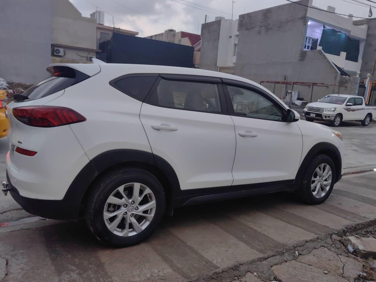 سلام عليكم عندي توكسانة 2019للبيع سنويه جديد باركود بنزين سياره جديده للتفاصيل اتصل عله هاذا الرقم ***********
