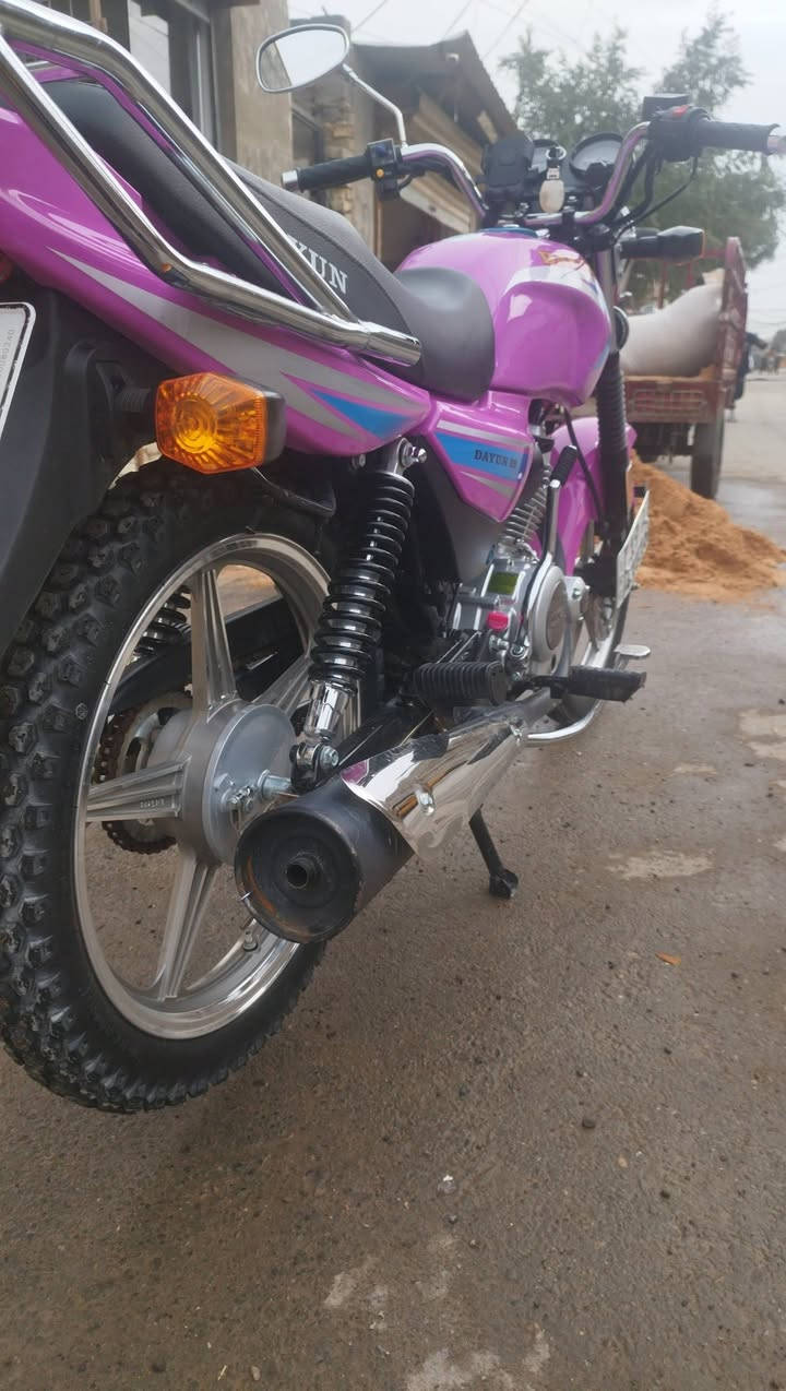 السلام عليكم دراجه دايون جاهزة من كلشي كل نقص مابيها رقم سنوية تحويل ثاني يوم السعر 2400 

***********. عنواني بغداد مدينة الصدر
