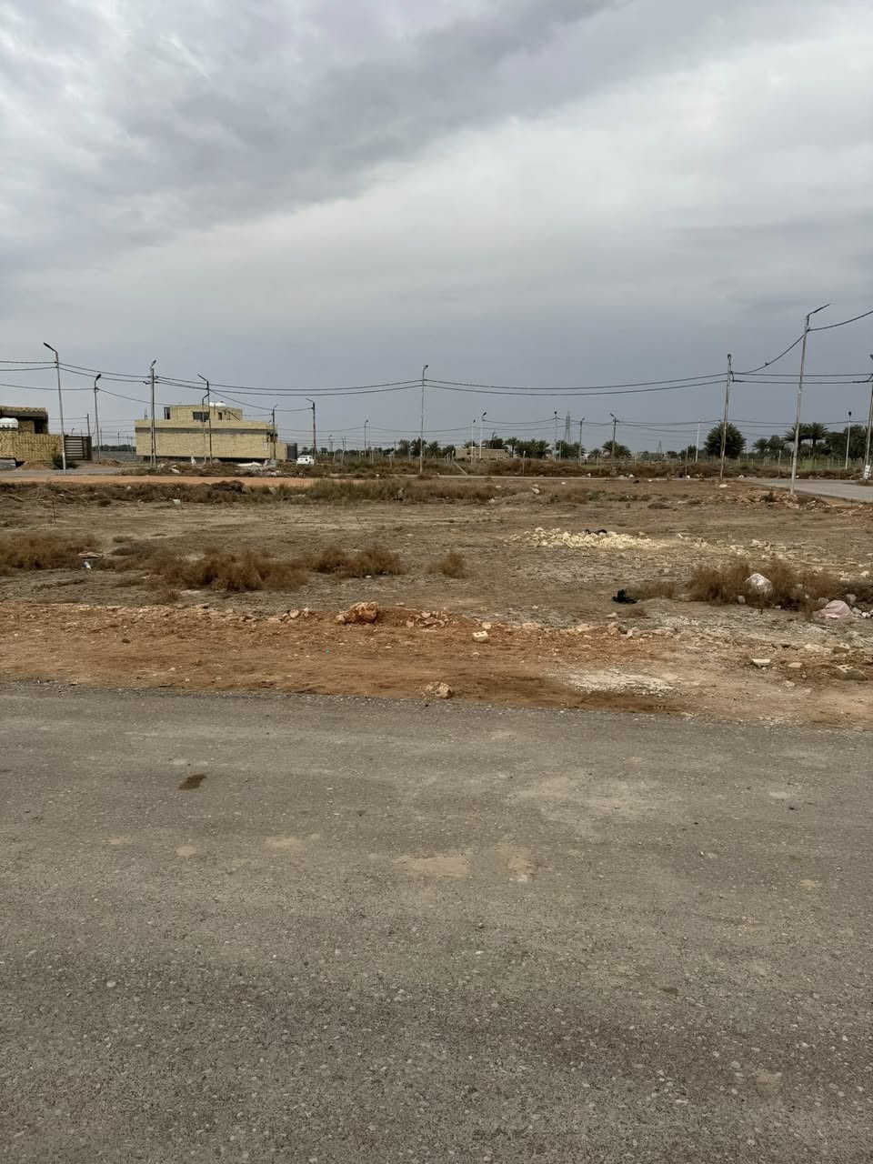 قطعه 100م بصف الرُكن
مُربعه واجهه 10 ونزال 10
المَوقع 📍: طريق السنيه السياحي مُجمع توحيد الثاني بالبلوك الأول
الخدمات : شارع 10 متر وماء وكهرباء 
للأستفسار اكثر التواصل خاص أو على الأرقام التاليه
***********-***********
