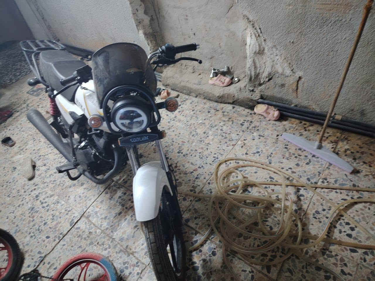 السلام عليكم دراجه سونك ماكس محرك 200cc
موديل 2025
 صار فتره من نزلته من الشركه  الدراجه بسمي 
دراجه جديده معنه الكلمه  بعدهي عل وضع الشركه 

*********** واتساب ورصيد غير متواجد عل الفيس
