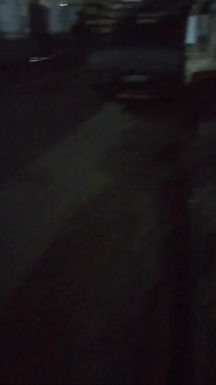 سلام عليكم بيت للبيع النهروان شارع حسن باتول مساحه 100متر تبليط مجاري كامله البيت استقبال  وصاله وغرفه وصحيات كما موضح بالفيديو السعر 35وبيه مجال ماكتب السعر خاص ودور تعليقات ***********ابو حيدر
