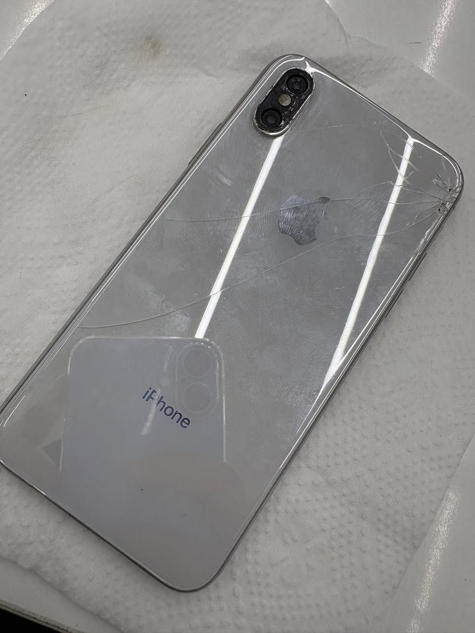السلام عليكم 
ايفون X 
64g
مثل ما موضح بالصورة 
الكامرات الخلفية مغوشة 
مكاني بغداد سعر 80


**إذا كنت صاحب هذا الإعلان وتريد حذفه لأي سبب، رجاءا أرسل رسالة إلى الدعم الفني**