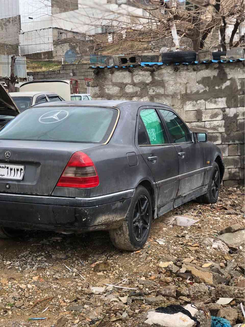 مارسیدز بەشەرتی گێڕومەكینەی  مۆدل1995كاربی  بەشەرت هەموو تازە چاك كردوە پاتری لۆك  جوار چام كاربە هەمووی گیانی ئیش ئەكات سەقف سلیت ٤تای تازە  تەبردەكەی بەس كۆپرێ سەری نەحسەسەیارەكە   كالبوونەوی هەیە نرخی 25  بانزین زۆركەم ئەخوات شوێن سلیمانی موشتەری نیت   نامە مەنێرە لەگەل ڕێزم *********** Singapore
