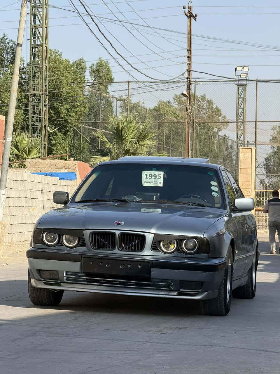سلام عليكم
BMW 525  اصل بليته 
فول مواصفات بس كير عادي ✈️
رقم اربيل اب اسمي 
موديل السياره 1989 محدت داخل خارج 1995
شاشه وكامره 
مصبوغ عام بدون ضربه 
تبريد شغال ويه السويج 🥶
داخل جلد لون عسلي 
وياله خليه اصل 
صدر امامي خلفي جديد 
دعاميه امامي خلفي M
السياره بي شلعه تخوف ✈️
لايتات زنون 
اسوار مال لايت متحرك علا الموبايل 
بجم عريض  
امرايات منفصل 
جناح صندك M 
السياره مال جناي ومصروف علي اهواي 
اخوان بس مراوسه معه كاسحه او 500 لون اسود 
رقم الهاتف ***********
عنوان طوز خرماتو
