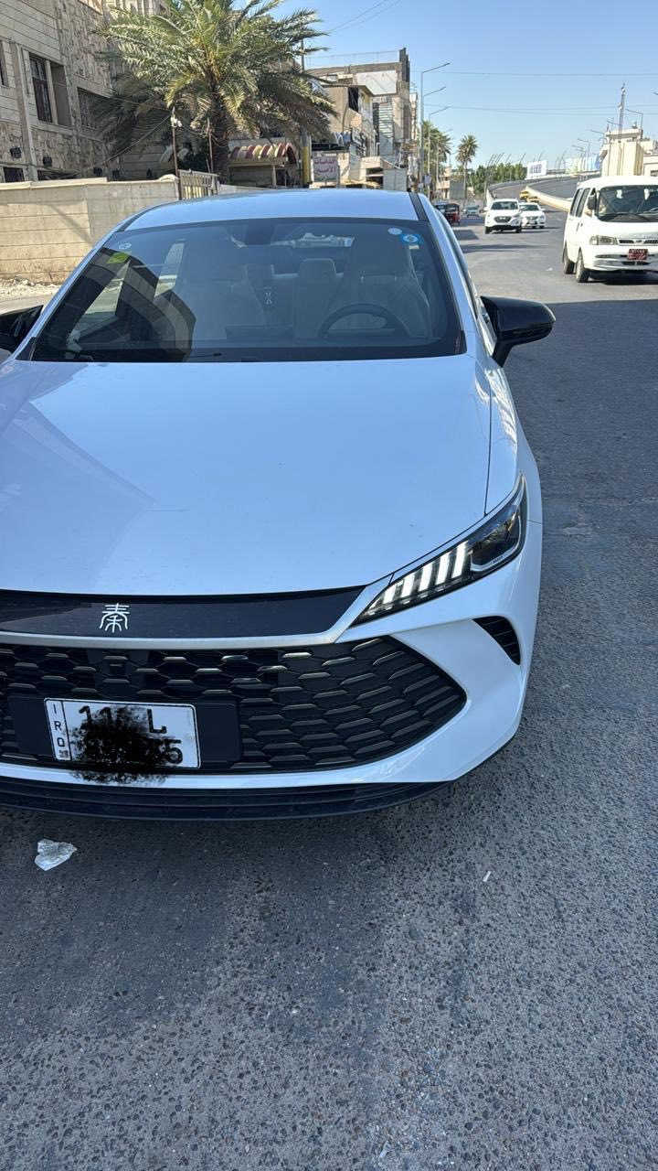 السلام عليكم للبيع byd كن بلاس داخل ابيض رقم بغداد ماشيه4 السياره بعدها ع حاله الزيرو عليه كت اسود (مري ومطريات وقبق بانزين ) مكانه بغداد السعر 18 و950  
للاستفسار ***********
