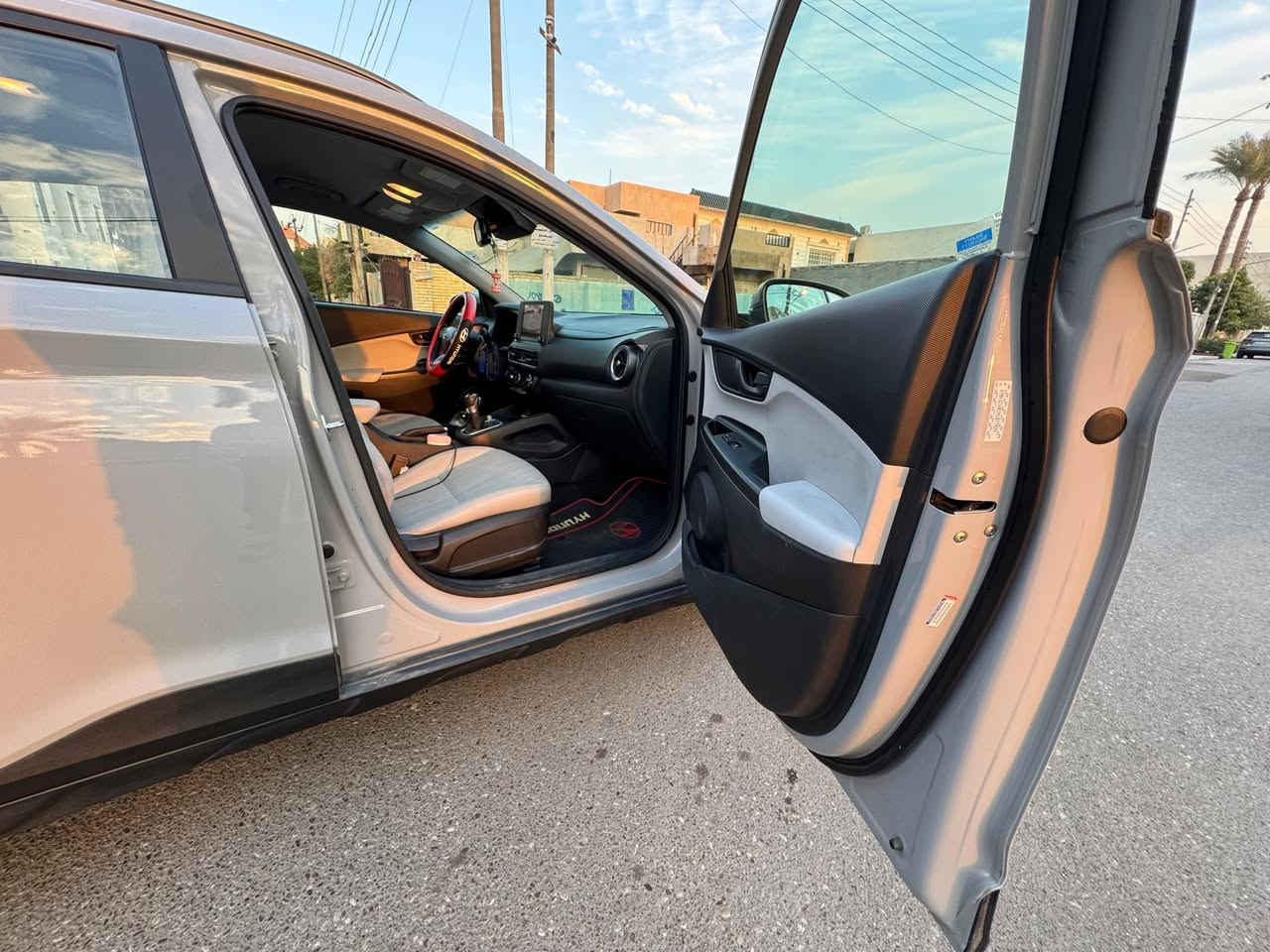 السلام عليكم 
هونداي #كونا وارد امريكي
موديل 2022
دخول جديد ماشية 38 mi
ثلاث انظمة قياده نورمل وعتيادي وسبورت
رقم اربيل الدولي الجديد هزة جديدة
حادث خشم البنيد وايرباك ستيرن فقط طاك
قطعه وحده صبغ (البنيد) فقط 
فور ويل 
بصمة و تشغيل عن بعد
شاشة كار بلي 
رادارات اماميه وجانبيه
تحديد مسار واوتو هولد
السعر 155$ وبي مجال بسيط
رقم شمالي اربيل انكليزي

 للاستفسار
***********
مكان بغداد
