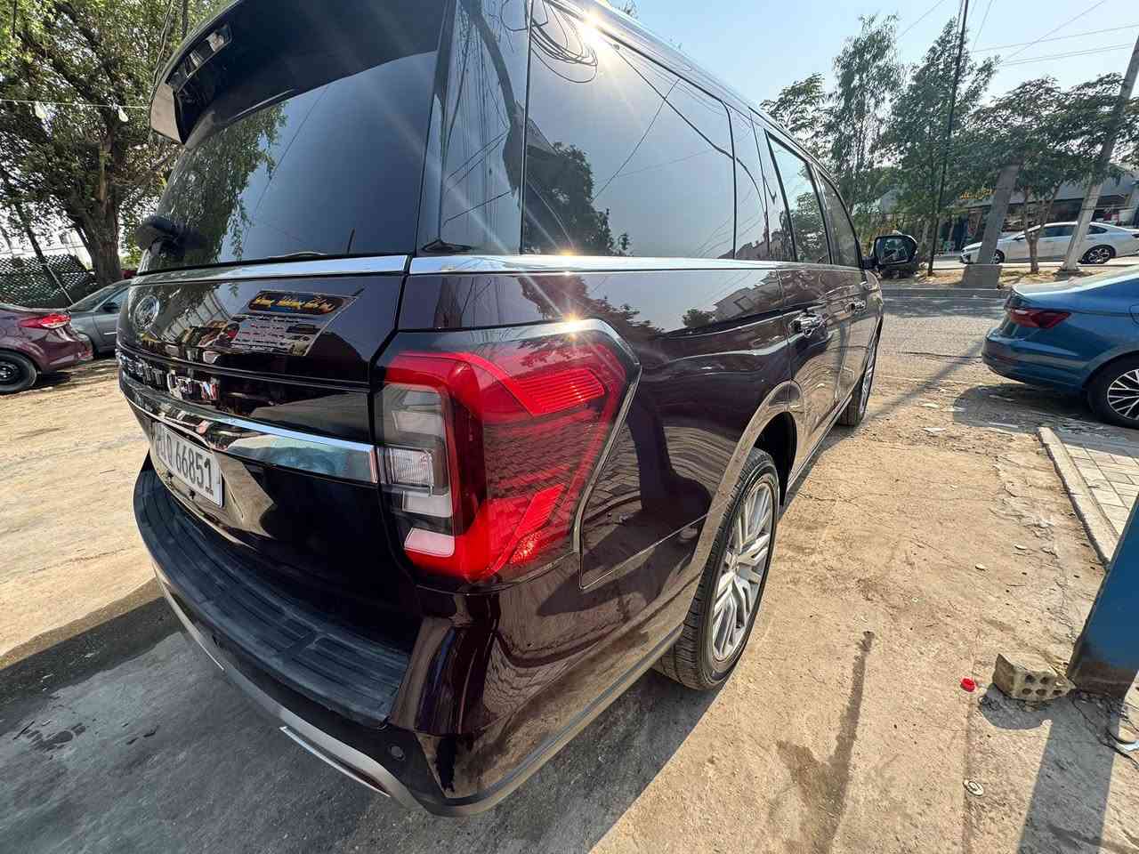 Ford expedition limited 
الموديل :2023 بتره
اللون : جوزي غير محدد
العداد : 33 الف كيلو قابل للزيادة
السعر 39،000$
حجم المحرك : 6 ستة سلندر توين تيربو 
الضرر : 
باب سايق وياب خلفة سايق مبدلات والايربكات بس بردة 
رقم الشاصي
(1FMJU1K85PEA42030)
2x4(RWD) السيارة فوول  
فتحة بانورما
كشنات جلد خمري 
كشنات امامي تدفئة +تبريد 
كشنات خلفية vip + تدفئة
المقاعد الصف ثالث كهربائية مع وضعيات 
انارة داخلية محيطية led 
بصمة ابواب 
تشغيل عن بعد(Remote engine start)
صندوق كهربائي شفط
رادار امامي ( تحديد مسار) تحذير من اصطدام
رادار جانبي ( نقاط عمياء) 
رادر خلفي ( تحذير من اصطدام)
استيرن تدفئة
هاند بريك بصمة
اطفاء وتشغيل السيارة اثناء الوقوف ( auto start and stop)
كاميرا 360 
حساسات امامية +خلفية
 نظام ملاحة وخرائط( navigation )
شاشة قراءة اعطال
توقف ذاتي عند الاقتراب
نظام BANG& OLUFSEN مع مكبر صوت مركزي
مخرج كهرباء داخل السيارة 220v
مرايات جانبية كهربائية 
نظام towing قطر سحب 
شاشة كبيرة  ( تسلا )
***********
