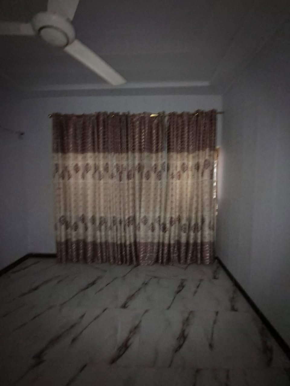 للبيع بيت في كربلاء الچاير قرب جامع الامام الهادي 50 متر اقرار محكمه سند طابقين مع الاثاث للاستفسار اكثر الاتصال على الرقم ‭0781 980 2915‬
