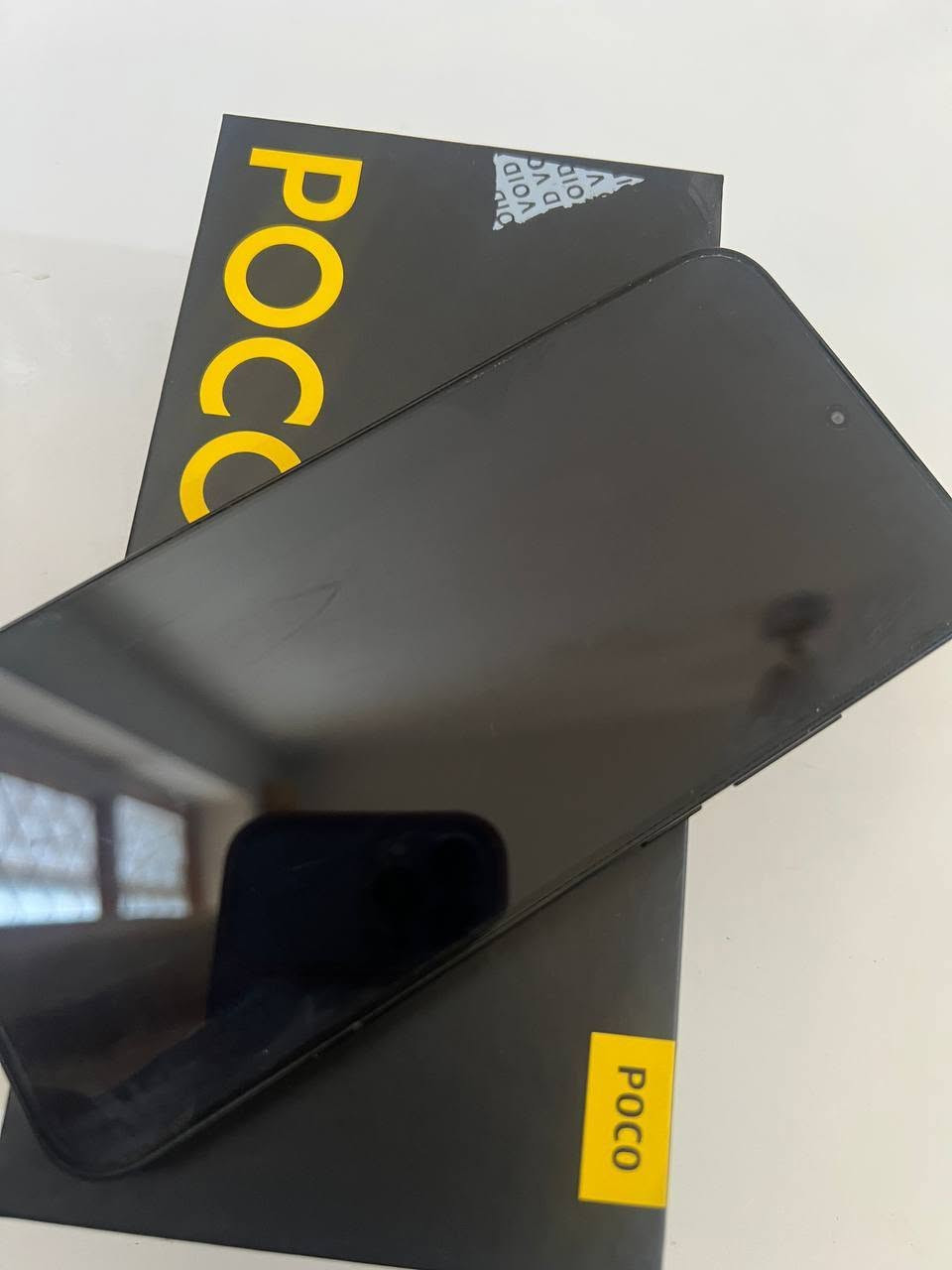سلام عليكم 
جهاز POCO F7 مال استخدام شخصي، نظيف حيل وما بيه أي شخط أو عيب، والشاشة سليمة 100% 
المواصفات الأساسية للجهاز:
يجي ب شريحتين سيم كارت 
الذاكرة: 256 جيجابايت (مساحة ممتازة لكل ألعابك وصورك).
البطارية:6500 من أضخم البطاريات تدوم وياك يومين استخدام مرتاح بدون شحن، وبطلة بالألعاب.
المعالج: Snapdragon 8s Gen 4، طيارة بالألعاب والـ PUBG و
الشاشة: AMOLED بتردد 120Hz، ألوانها تجنن وسلسة كلش ويشغل ببجي 120فريم.
الكاميرا: الأساسية 50 ميجابكسل بيها مثبت بصري (OIS) تصويرها حيل واضح وثابت.
الملحقات:الجهاز ويا كارتونه الأصلي (بدون شاحن).
السعر: 450 الف وبي مجال للشراييييي
عنواني : بغداد البنوك 
تواصل أكثر على رقم ***********
