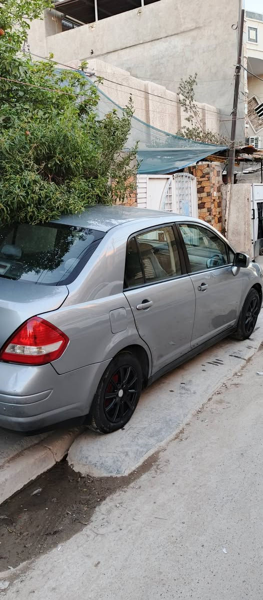 للبيع فيرسا موديل 2009 وارد امريكي بيه جاملغ جهته السائق مصبوغ رقم بغداد انكليزي سنويه جديده شراي يتصل ***********
