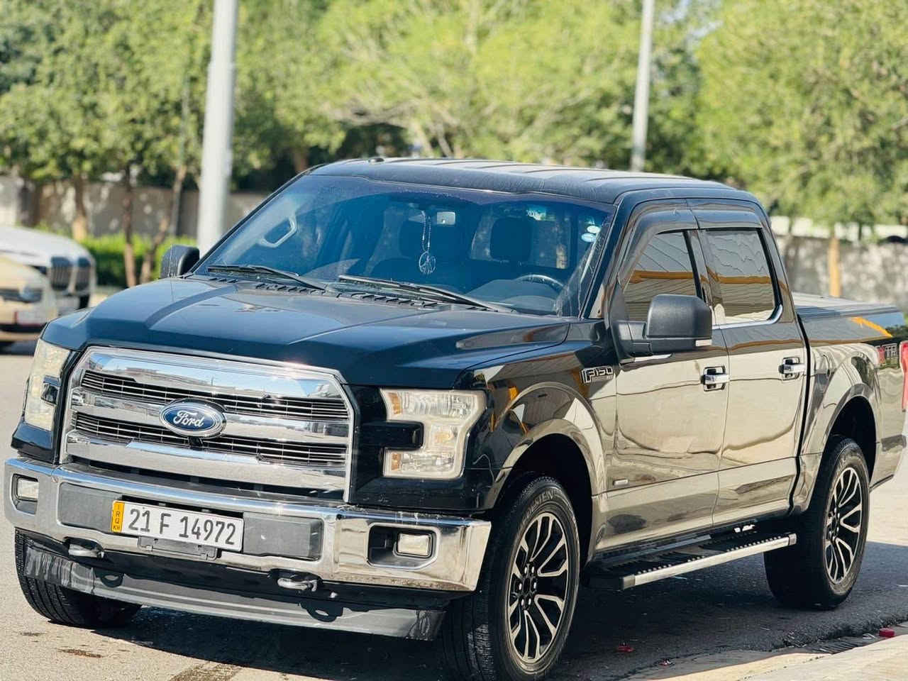 🏁 Ford F-150 Model 2018 (EcoBoost)
تایبەتمەندییە تەکنیکییەکان:
• مەکینە: 3.5 لیتری Twin Turbo (توین توربۆ) - زۆر بەهێز و بێ کێش.
• گێڕ: 10 گێڕی کارەبایی (گێڕ لە ئەرز) - گۆڕینی خێرا و نەرم.
• سیستەمی پاڵنەر: دەبڵ ئەکسل (4x4) - ئامادە بۆ هەموو جۆرە ڕێگەیەک.
• ڕەنگ: ڕەشی بریقەدار (Black Edition).
تایبەتمەندییەکانی ناوەوە و ئارامی:
• شاشە: شاشە گەورەی ئەسڵی (تەچ) لەگەڵ سیستەمی زیرەک.
• شەغال: کارپێکردن لە دوورەوە (Remote Start).
• کوشنەکان: کارەبایی + سیستەمی هیتەر (گەرماوگەر).
• ئاوێنەکان: دژە فوول (Auto-Dimming) بۆ پاراستنی چاو لە ڕووناکی بەهێز.
دۆخی جەستە (Body Condition):
• بۆیاخ: تەنها دوو پارچە (بۆنیت و جەمەلەخ) بۆیاخە. بێناو گرتن سەیارەکە بەکلین داخڵ بووە
ژمارەی ساحبی ***********
*********** السليمانية, العراق
