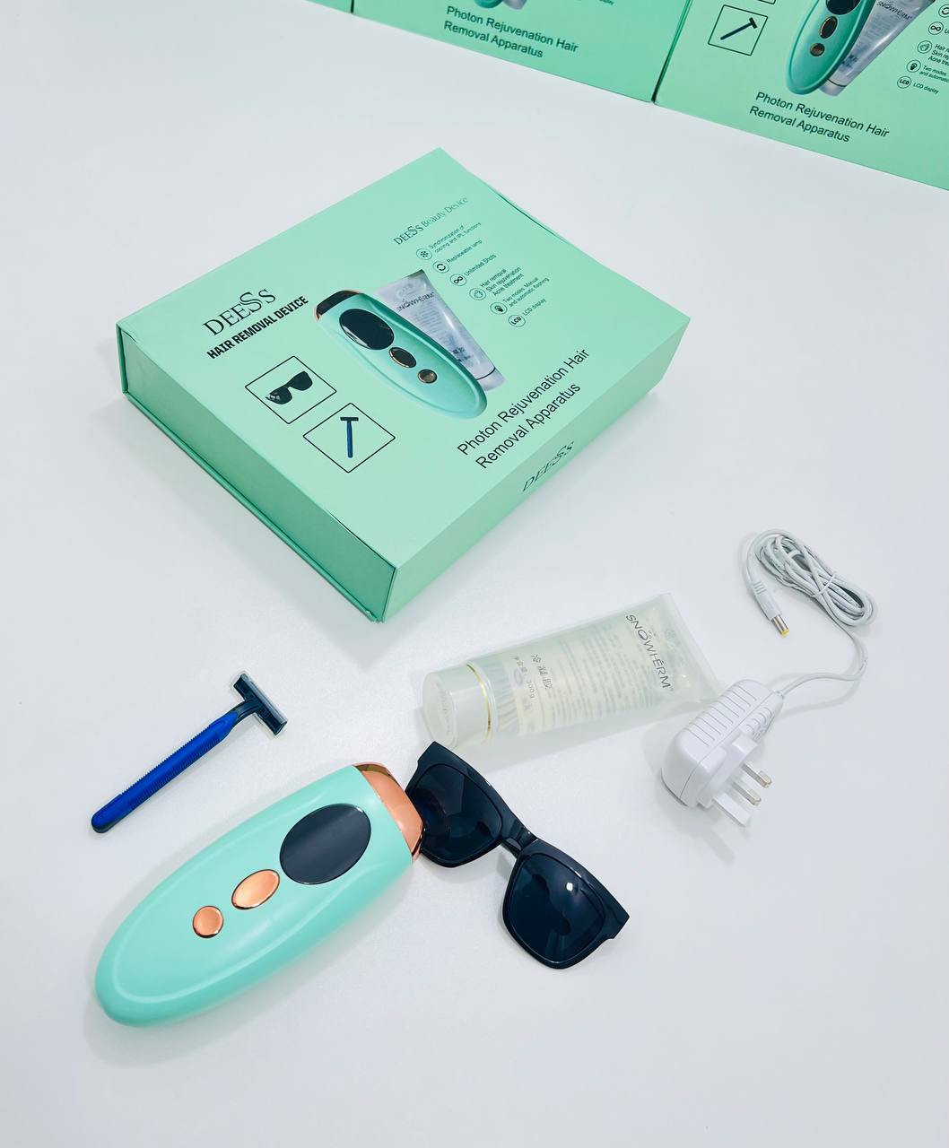 DEESS جهاز اليزر المنزلي دييسس
الثلجـي 🧊🧊😍🎀
مميزات الليزر المنزلي IPL
عدد الومضات ~ مليون ومضة 999999 
يعمـل بنظـام التبريـد 🧊 لجميع مناطق الجسم يعني بدون ألم نهائيـا 😍

يمكنك استعماله على جميع اجزاء الجسم👌🏻
لطيف على البشرة وحجمة كيوت. 
يمكن استخدامة بخصوصية وراحة تامة داخل منزلك آمن لجميع أنواع البشرة - يعمل بشكل فعال على جميع أنواع البشرة دون الشعور بأي ألم
يوقف نمو الشعر بشكل فعال بعد فقط 8 جلسات بمعدل جلسة لمدة 10 دقائق كل اسبوع مما يعني 8 أسابيع فقط لوقف نمو الشعر بشكل فعالٍ. 
 جهاز صغير عالي القوة يستهدف بصيلات الشعر بنبضات ضوئية مكثفة لإتلاف الجذور وكسر دورة إعادة النمو.
مع الاستخدام المنتظم ، يمكنك إزالة الشعر المرئي بشكل دائم.
تم اختباره سريريًا من قبل الخبراء ، جهاز إزالة الشعر بالليزر آمن وغير مؤلم وأكثر فاعلية على البشرة البيضاء إلى المتوسط.. 
سريع وسهل الاستعمال💓
مناسب لجميع مناطق انواع البشره ماعدا البشرة الداكنة📍جهاز ليزر منزلي 

السعـر السابق /  125❌❌
السعر الجديد / 90 الف 😍🔥🔥
وسوينالـكم التوصيل مجاناً لجميع المحافظات

للطلب دايركت 💜✨


**إذا كنت صاحب هذا الإعلان وتريد حذفه لأي سبب، رجاءا أرسل رسالة إلى الدعم الفني**