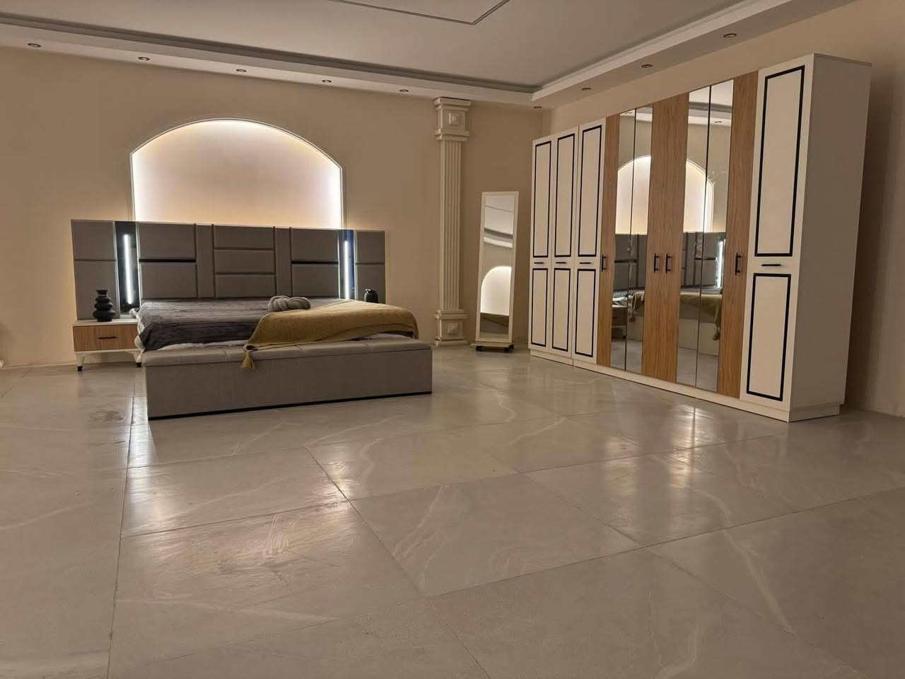 🍂من اكثــر التصاميم طلبــا مستمرين بصنعها لكم🍂                      #غرفةنوم مهى(10) قطع مليون و 150 الف فقط تركي                             ▪️تشـــمل الغرفة:- 
-كنتور 
-ملحق 
-سرير 
-كوميدي ايمن 
-كوميدي ايسر 
-ميز مراية 
-مراية قيافة 
-درور مجرات 
-طابورية 
-شازلونة
التركيب والنقل داخـل #بغداد مجاني وتوجد ايضاً خدمة توصيل لجميع محافظات #العراق
للحجز والاستفسار يرجى ارسال رسالة على الخاص


**إذا كنت صاحب هذا الإعلان وتريد حذفه لأي سبب، رجاءا أرسل رسالة إلى الدعم الفني**