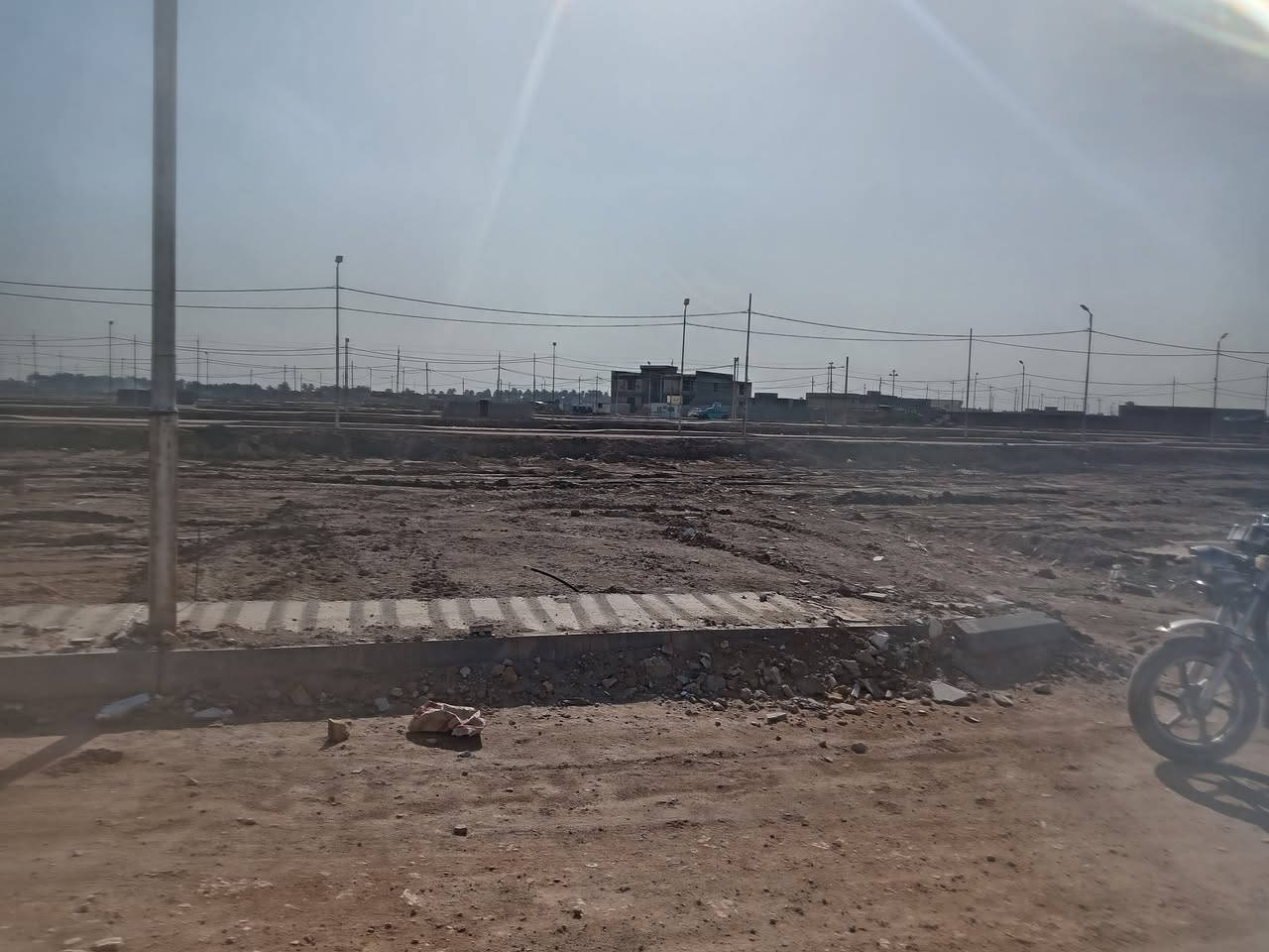 السلام عليكم اخوان عرصة للبيع ٢٠٠ متر سند ٢٥ مداور ثاني يوم كافة الخدمات ماء مجاري كهربائ ارصفة تبليط عنوان الزيتون عرصات حجي عزير تواصل خاص او *********** بي واتساب
