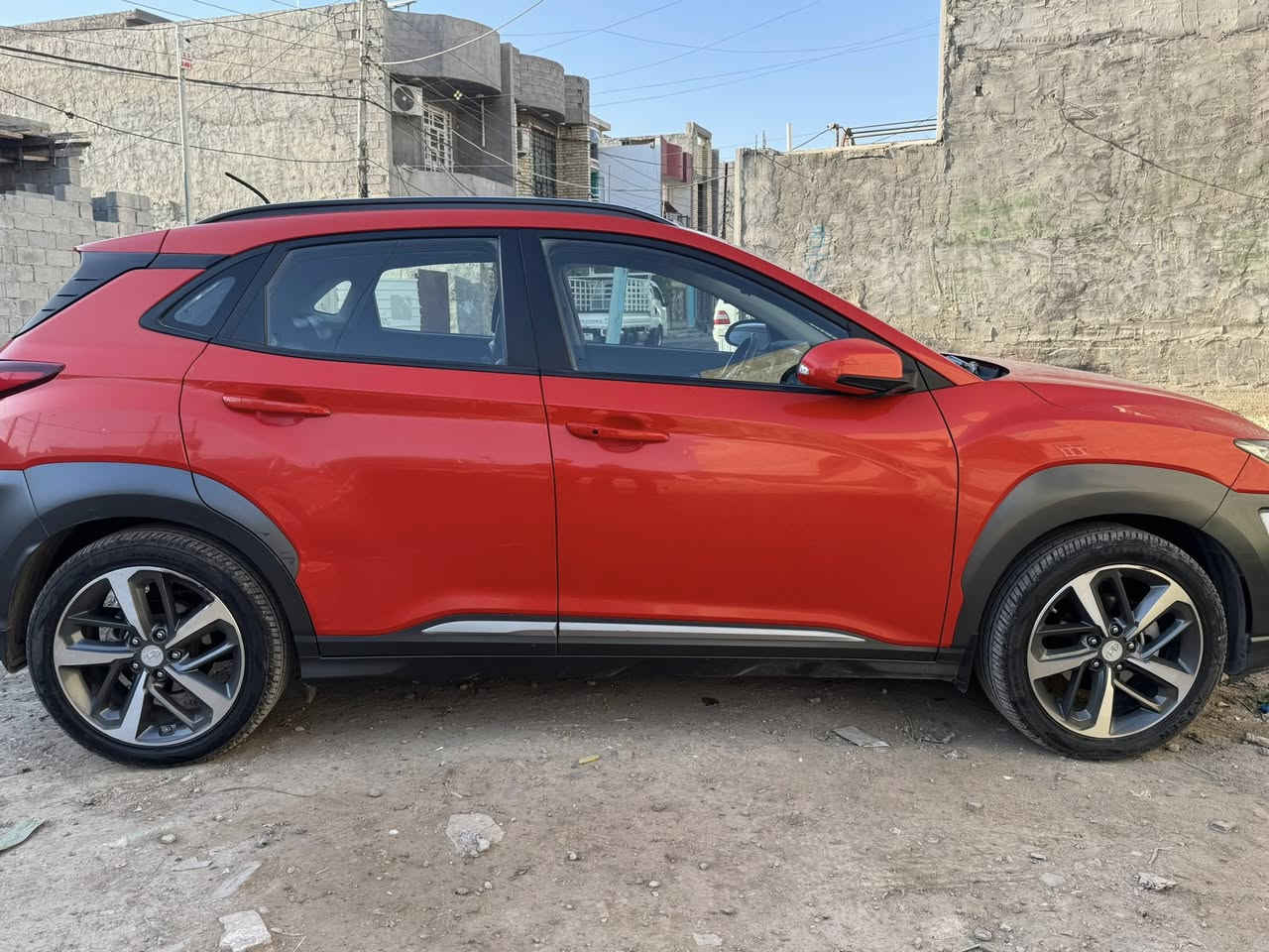 كونا موديل 2020 خليجي رقم اربيل محرك 2000دوش  السعر (16500)$يعني (165ورقه)وبيها مجال بسيط  
1- رادار 
2-تحكم ستيرن 
3- داتا شو 
4- 3 انظمه قياده ( سبورت ، Eco، عادي) 
5-مري شفط
6- فتحه 
7- ماشيه 78 الف كيلو 
8- كشنات جلد 
9- سنويه لل 2030
10- شاشه 
بيها بارد ورصعه بالباب الخلفيه والمكينه مجفته بس بغراض جديده والفديو مال الغراض الجديده موجود السياره بأسمي تحويل او وكاله *********** مكان السياره بغداد
