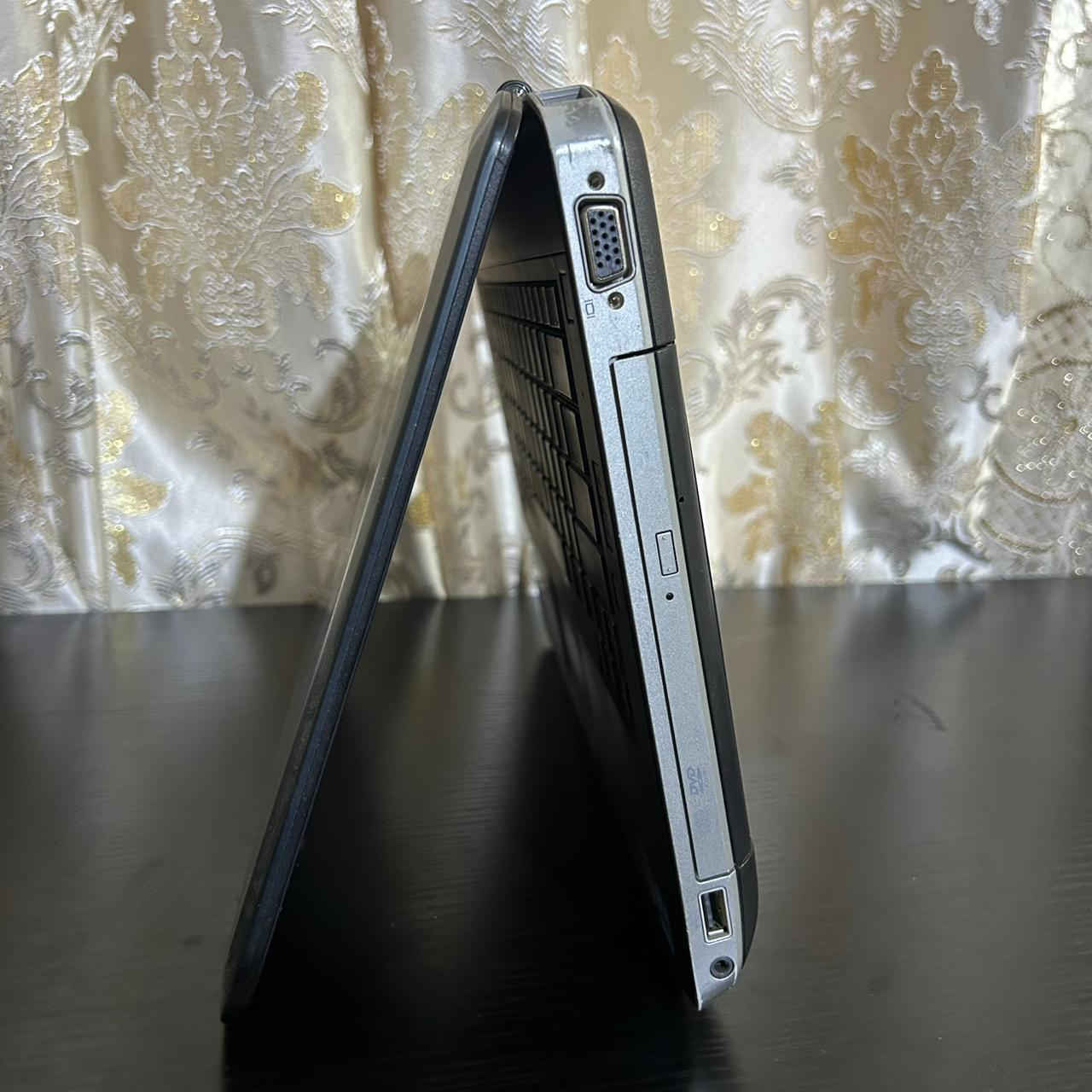 لابتوب DELL (اختها للجديدة) بـ 110 ألف 

تستلم مع اللابتوب #هدايا (ماوس + ماوس باد + حقيبة + سماعات إذن + ستاند تلفون)

معالج كور i3 جيل 3

رام 4 كيكا

هارد 320 كيكا

شاشة 14 انج 

كل المنافذ المهمة موجودة (منفذ مشغل أقراص +منفذ HDMI + منفذ VGA + منفذ قارئ بطاقات SD + منفذ قفل + منافذ USB)

لابتوب نظيف و سريع و مابي أي مشكلة

بغداد - شارع فلسطين (التوصيل #مجاني بكل العراق)

🔴 اللابتوب مع الهدايا يوصلك مغلف داخل بوكس، بكل عنايه وأناقة 🎁

للحجز: واتساب *********** 

#ملاحظة: اللابتوب أخو الجديد، تفحصه يم المندوب، وإذا شفت بي أي عيب أو أي مشكلة، لا تستلمه، وما تدفع دينار واحد.
