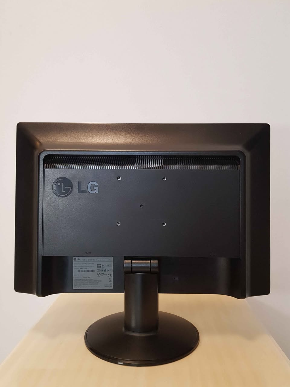 السلام عليكم 
متوفر شاشة مونيتر LG حجم 19 
منفد Vga 
نظافة %90 
السعر 35 الف 
متوفر خدمة التوصيل الي جميع المحافظات
***********
*********** أربيل, العراق
