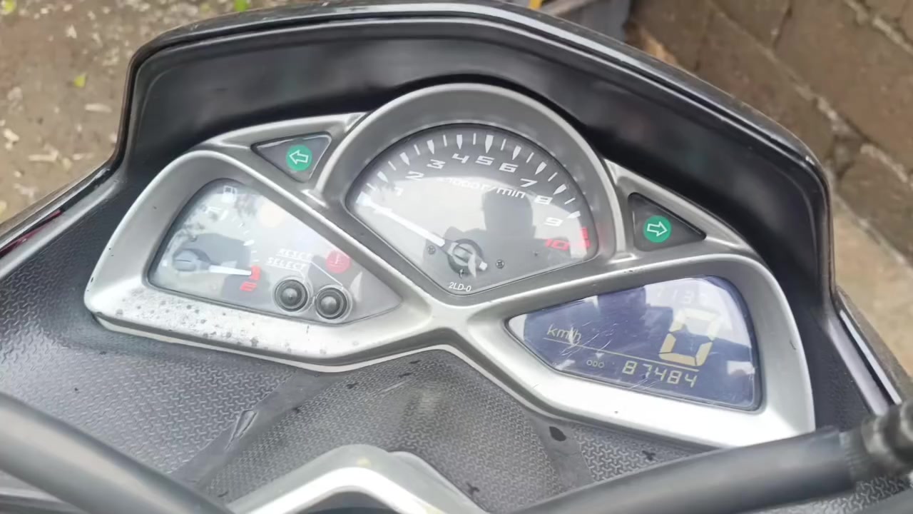 السلام عليكم ماجسته اس دراجه كامله صافيه 
نقص تريشه يسره وبيها صوت فيلس مستعجل كلش ع بيعتها 
السعر 750 وبيها مجال 
***********
