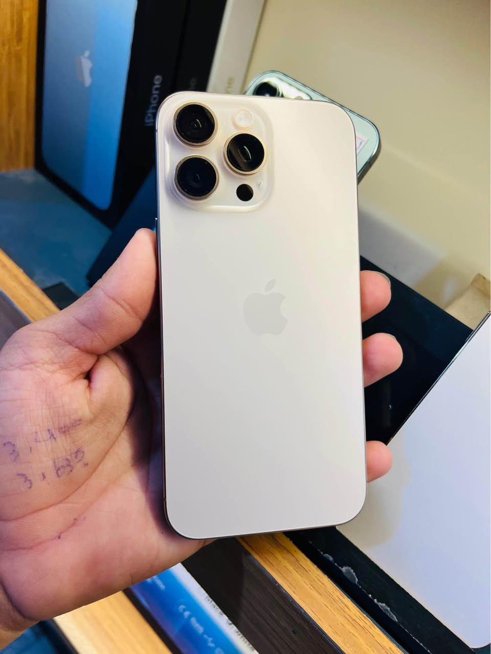 16 برو ماكس بطارية 93 ذاكرة 256 لون صحراوي نظافة 100‎%‎ كامل الملحقات ✅
***********
كربلاء الرجيبة مقابيل ماركت الدعمي 3 
توصيل جميع المحافظات كربلاء, العراق
