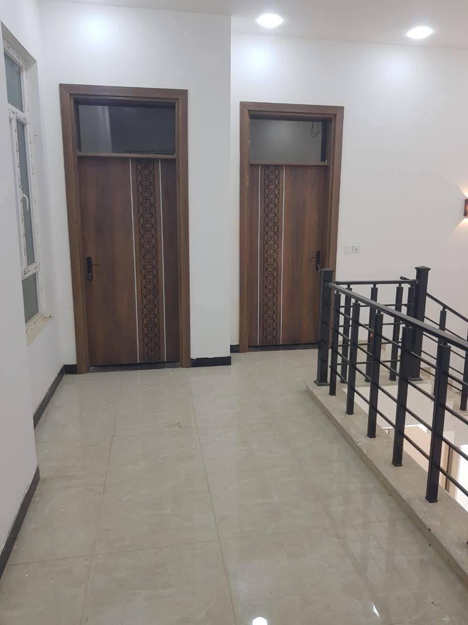مشتمل البيع حي الخضراء طابقين ٤غرف غرفتين سويت صاله مطبخ ستقبال كراج صحيات المساحه ١٤٠م شارع ١٠م الستفسار اتصل ***********

