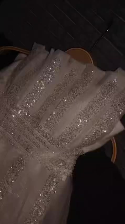 مرحبا بنات هذا الفستان وصيته بـ 80 الف وطلع قياسه ضيق عليه يلبس من٤٠ الى ٤٤ حتى قيطان بي وملابسته ابد طولة 90 لون ابيض يجنن باللبس 
اريده ب60 وبي مجال للي تريدة تراسلني او تكتب تعليق هنا🤍


**إذا كنت صاحب هذا الإعلان وتريد حذفه لأي سبب، رجاءا أرسل رسالة إلى الدعم الفني**