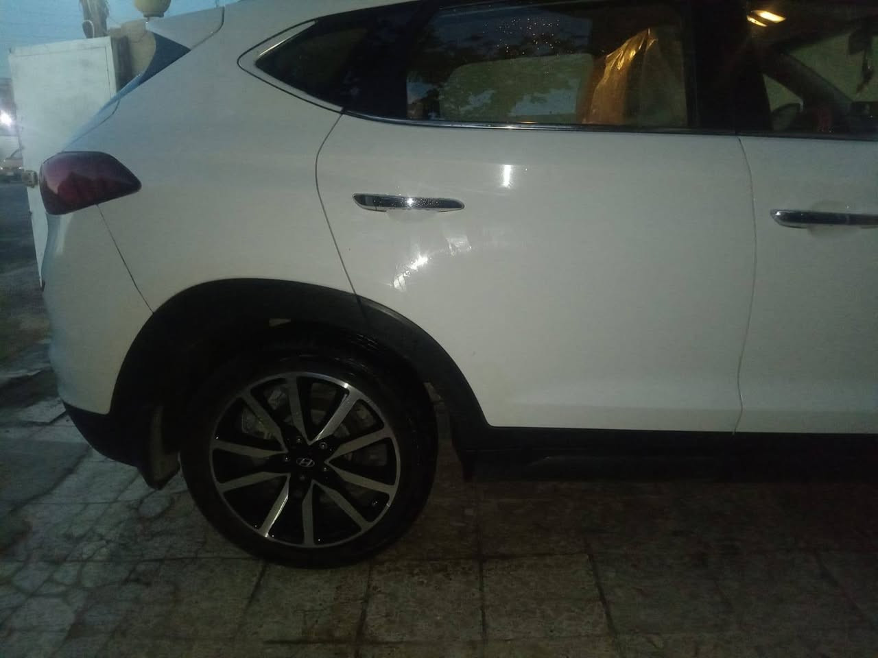 السلام عليكم هونداي توكسان خليجي موديل ٢٠٢٠ حجم محرك ٢٠٠٠ماشيه ٦٣الف قابله للزيادة الموصفات تحكم استيرن جهتين تبريد قطعتين سياره الكشنات كلها مغلفه جلد ثلاثة أنظم قياده لد نهاري ليلي بيها صبغ أماكن وضربه جاملغ الخلفي جهة سايق سياره امانه الله كلش جديده رقم أربيل باسمي رقم الجديد السعر ١٥٠ وبيها مجال بسيط رقم الهاتف *********** او مراسله على الخاص فقط بيع التقرير موجود بصور
