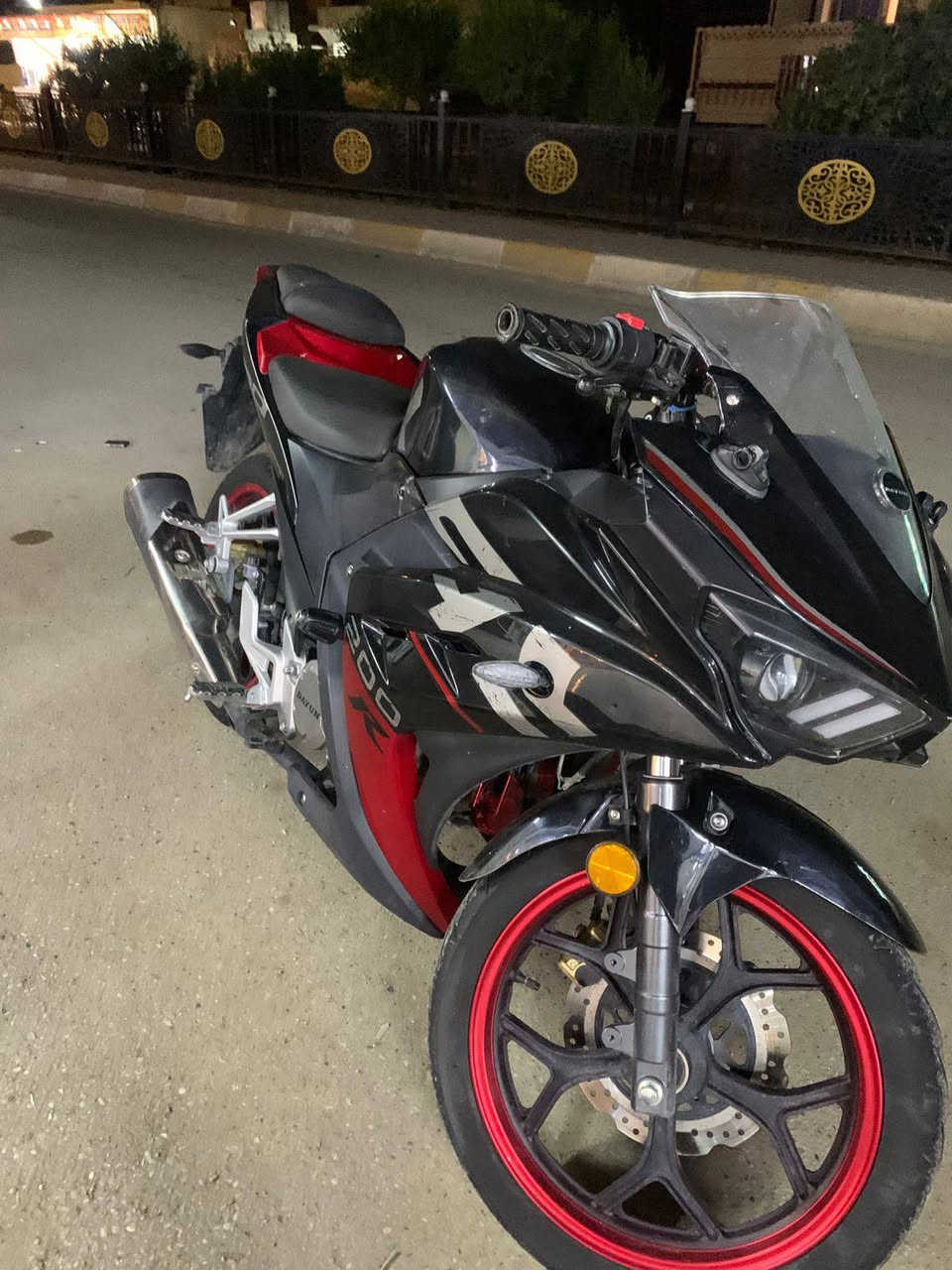 سلام عليكم دراجه دايوان بطح محرك r 200 مكفوله كفاله عامه وراق سكنر المكان ديالى دالي عباس مامتوجد خاص ***********
