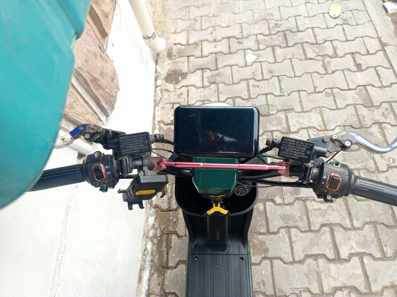 السلام عليكم دراجه R9
مرايات وبومه وزوم وسله وبايدرات 
اي شخط مابيهة  
المكان بغداد الجديدة  شارع المسبح 
الرقم  ***********
السعر  425  وبيهة مجال 
موديل 2025
للبيع اي شي مابيهة موجود بيهة
