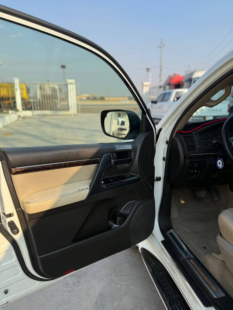 سلام عليكم لاندكروز موديل2010 رقمها بغداد بسمي الدعامية الامامية والخليفة مصبوغات وبيها شوية صبغ بل صندوك يم العلامة مكان السيارة بغداد شارع فلسطين الرقم للاستفسار ***********
