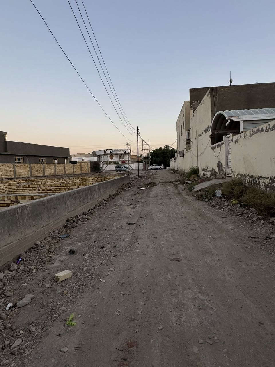 بيتين مساحة ١٤٠م طابو زراعي خلف محمد كامل. 
يحتوي البيت الواحد على (استقبال_صاله_غرفتين_مطبخ _صحيات)
سعر كل منهما ٩٠وبي مجال  قابل للمراوس 
للاستفسار زورو مكتبنا 

للاتصال ***********
***********
***********
