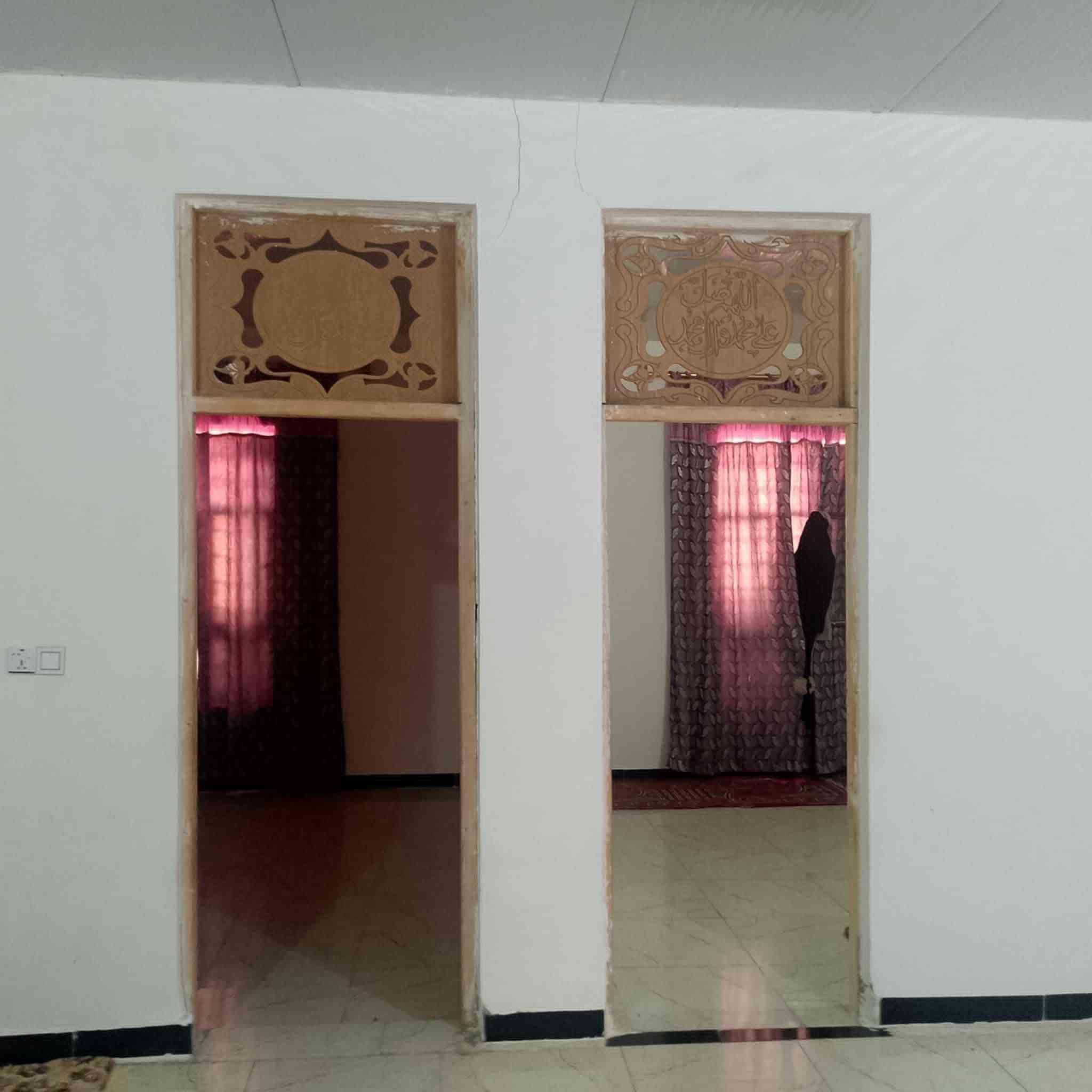 السلام عليكم عندي دار للبيع المساحه الكليه 210 متر طابو زراعي سند 25 تحويل مباشر باسم المشتري متوفره كل الخدمات شارع النيل الخدمي قرب مخازن بيت مرجان بيت حديثه وجديده السعر 40 وبي مجال الاستفسار مراجعه مكتب عقارات الحسام اتصل على رقم الهاتف ***********+*********** اخوكم ابو مومل
