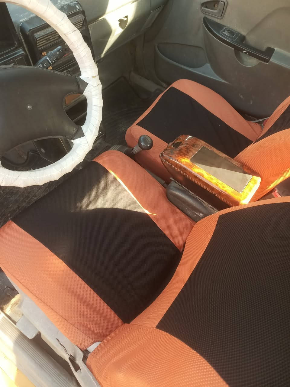 (يالله سياره  سايبه  مديل  11)
(مكينه  كير  حداديه  مكفولات)
(سنويه عظم عاج راعيه مجود مسمسكات رعيه مجوده)
(بس مالي علاقه لابهيئه ولا غرامه)
(مكاني بابل شارع 100)
***********
(السعر 14ورقه بيه مجال)
(شواصي معمره بيه فطر قليل)
(تخم تاير جديد باتري جديد)
(مراوس ترهم
