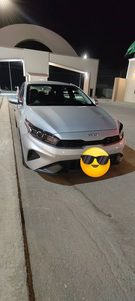 سلام عليكم سيراتو موديل 2024خليجي كفاله السيارة محرك 1600 ماشيه 25الف سياره مغلفه كشنات وارضيه 
شادلها شاشه تاب لكزز  السعر ب17300$ او مراوس بسيارة توكسان سبورتج حديث خليجي والفرق نتفق عليه
الاتصال ***********
