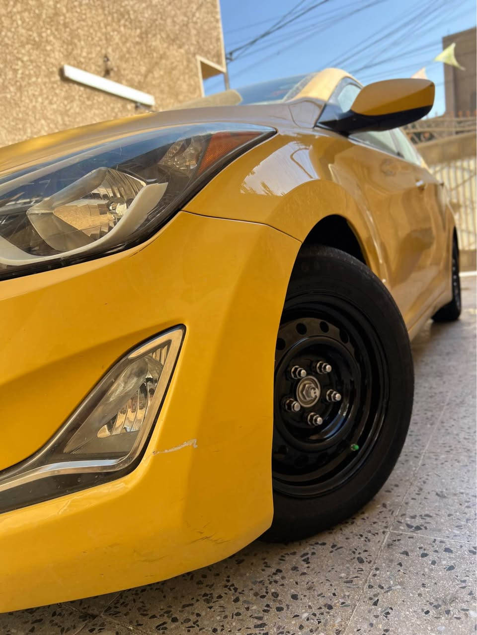 النترا 2016وارد امريكي 
حادثه خفيف مثل ما موضح بل صوره  بدون ايرباك
وبيه طخات بل جاملغات الخلفيه بل عراق 
السياره نقصه بس حداديه 
صبغه جديده مكينه 1800دوش
دوشمه كشنات وسفريات وصندوك
مال جناي سياره ليبل واحد 
السعر 115وبيه مجال 
مكاني بغداد الجديده
للاستفسار اكثر *********** بغداد, العراق
