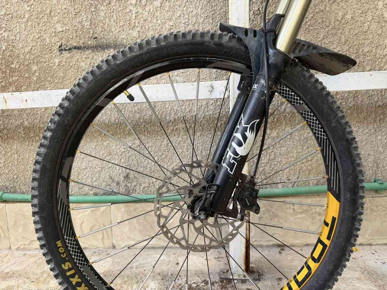 Specialzed
دبل امامي وخلفي هواي Fox 

قياس فريم XL 

 12 گير سيستم شيمانو deore 6100M

بريكات شيمانو MT200 

ذراع Sram

wheel size 26

سعر 600 قفل بدون عمولة

مكاني بغداد

رقمي ***********
